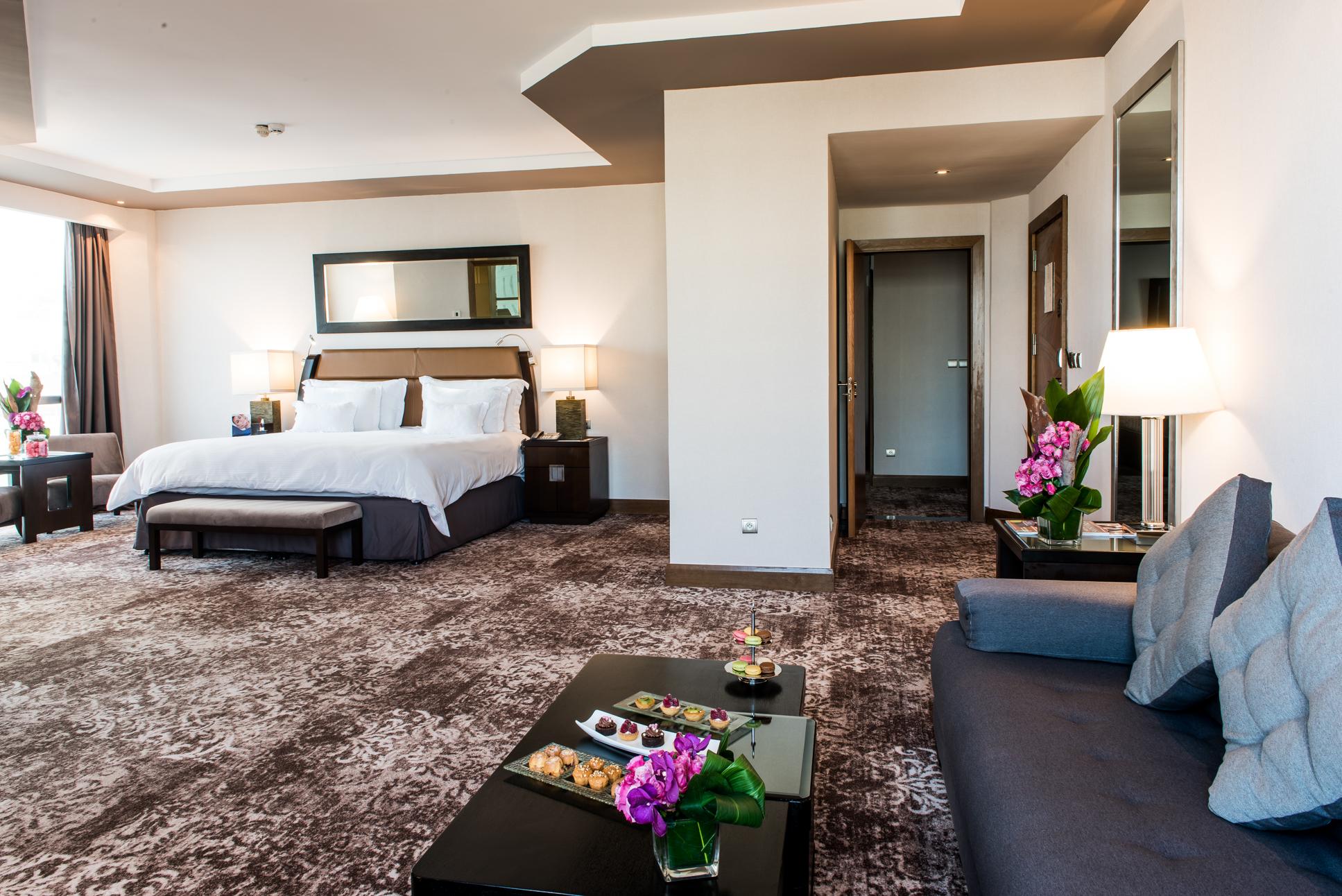 Kenzi Tower Hotel Casablanca Bagian luar foto Suite