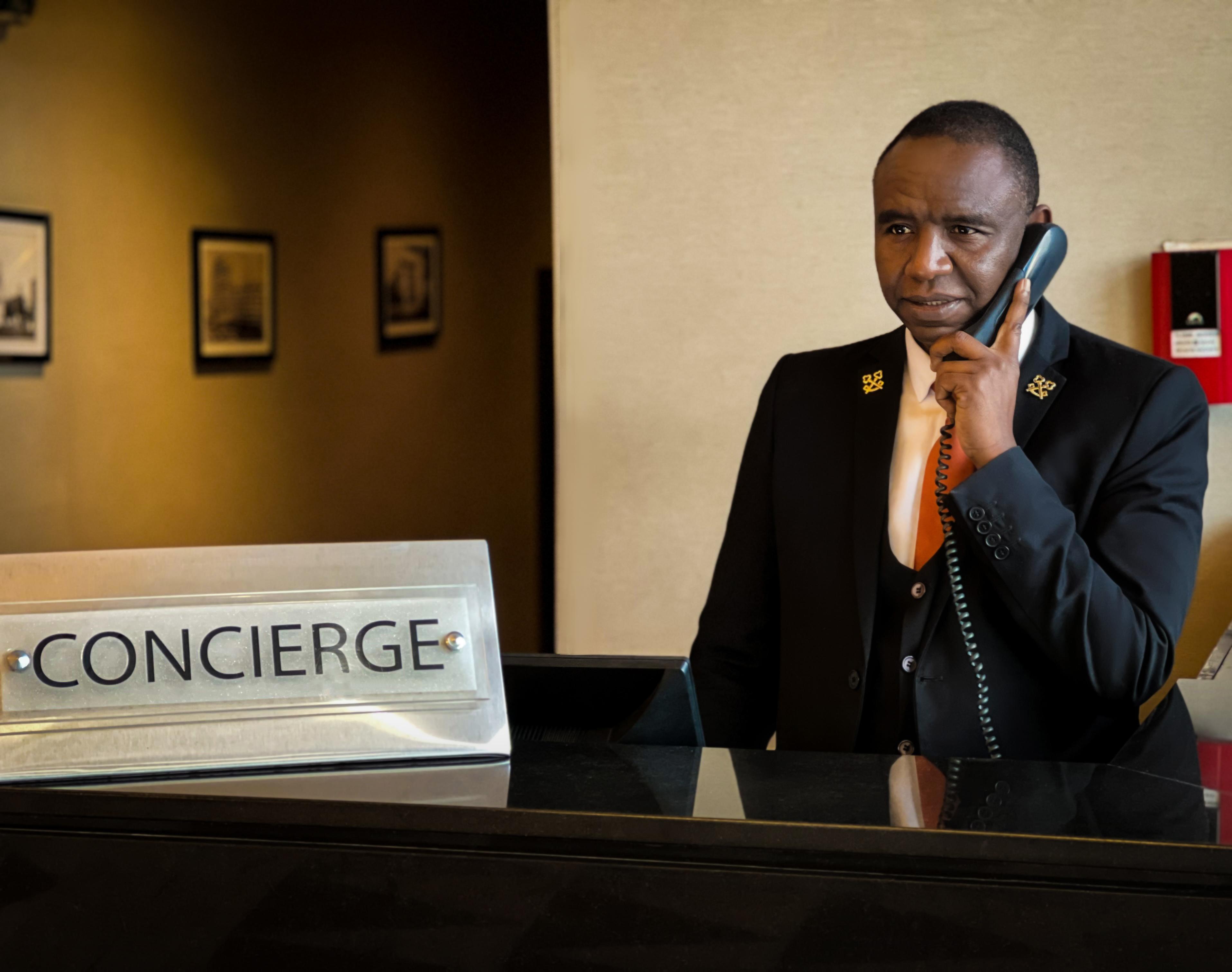 Kenzi Tower Hotel Casablanca Bagian luar foto A concierge at a hotel