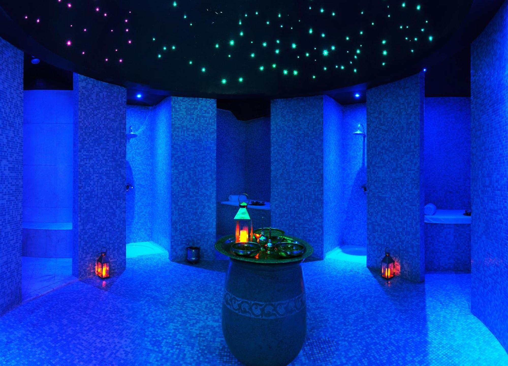 Kenzi Tower Hotel Casablanca Bagian luar foto The Blue Room